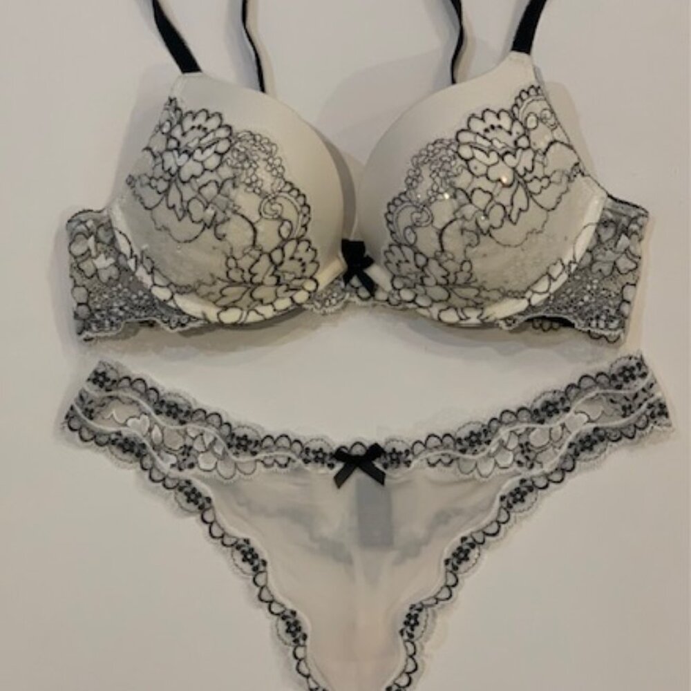 VICTORIA'S SECRET Sexy Push-up Bra White w/Lace Rhinestones Underwire 36B